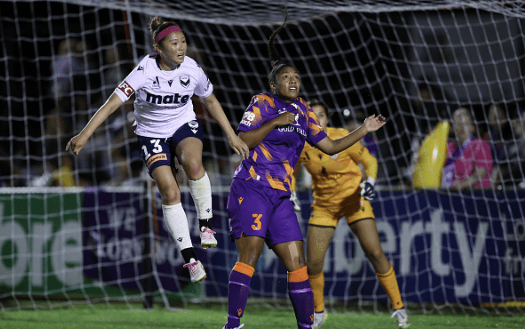 PERTH, AUSTRALIA - NOVEMBER 18: Kurea Okino of the Victory and Jessika Cowart of the Glory in the goal square during the A-League Women round five match between Perth Glory and Melbourne Victory at Macedonia Park, on November 18, 2023, in Perth, Australia. (Photo by Will Russell/Getty Images)